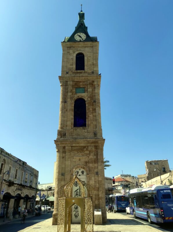 מגדל השעון במלוא הדרו