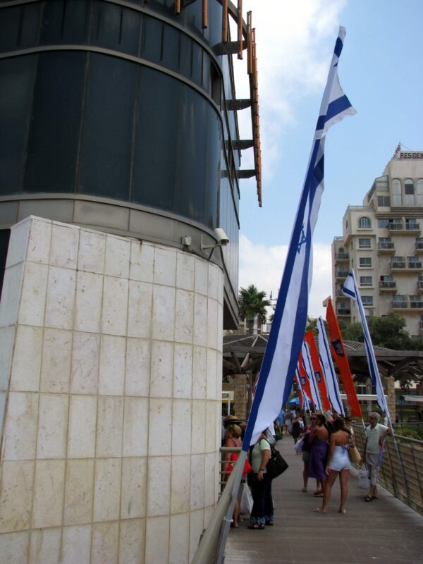 מתקשטת לכבוד חג כלשהו