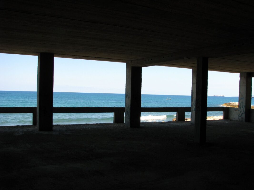 הים נשקף מחלונות הקזינו