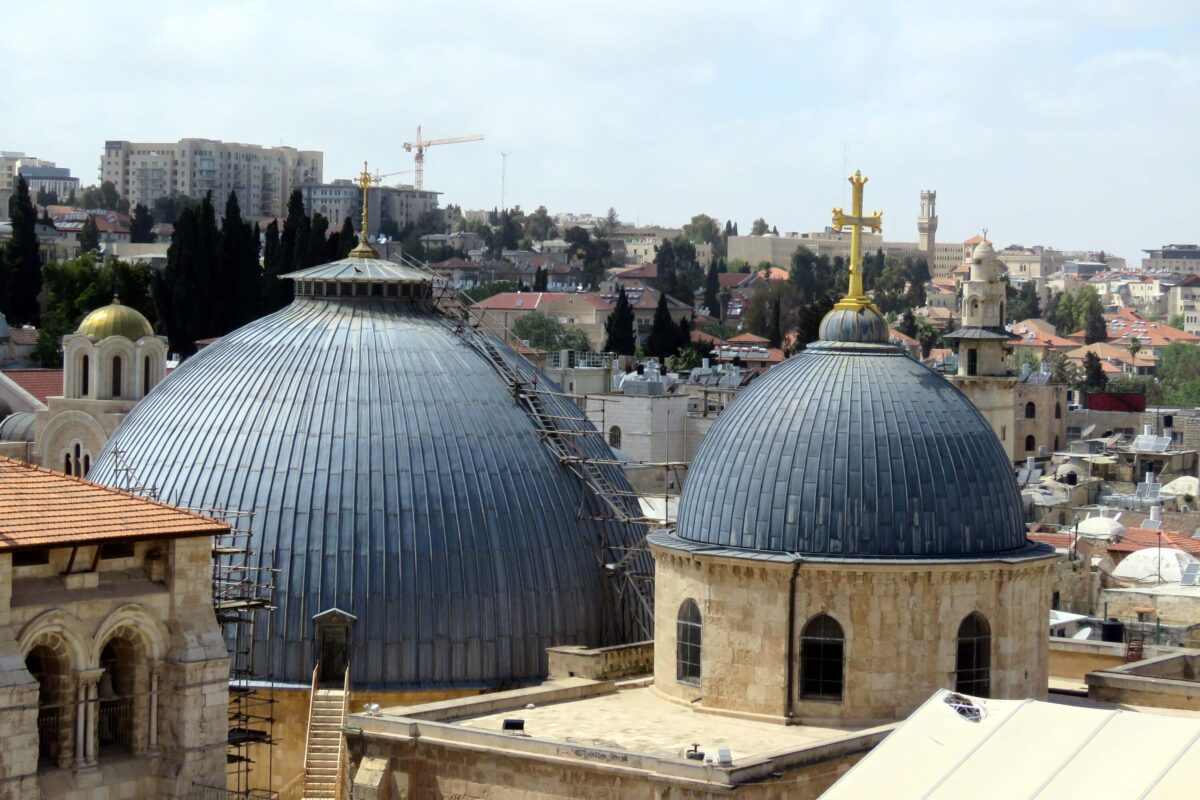כיפות כנסיית הקבר, עם עוד סולם, זמני הפעם. אולי
