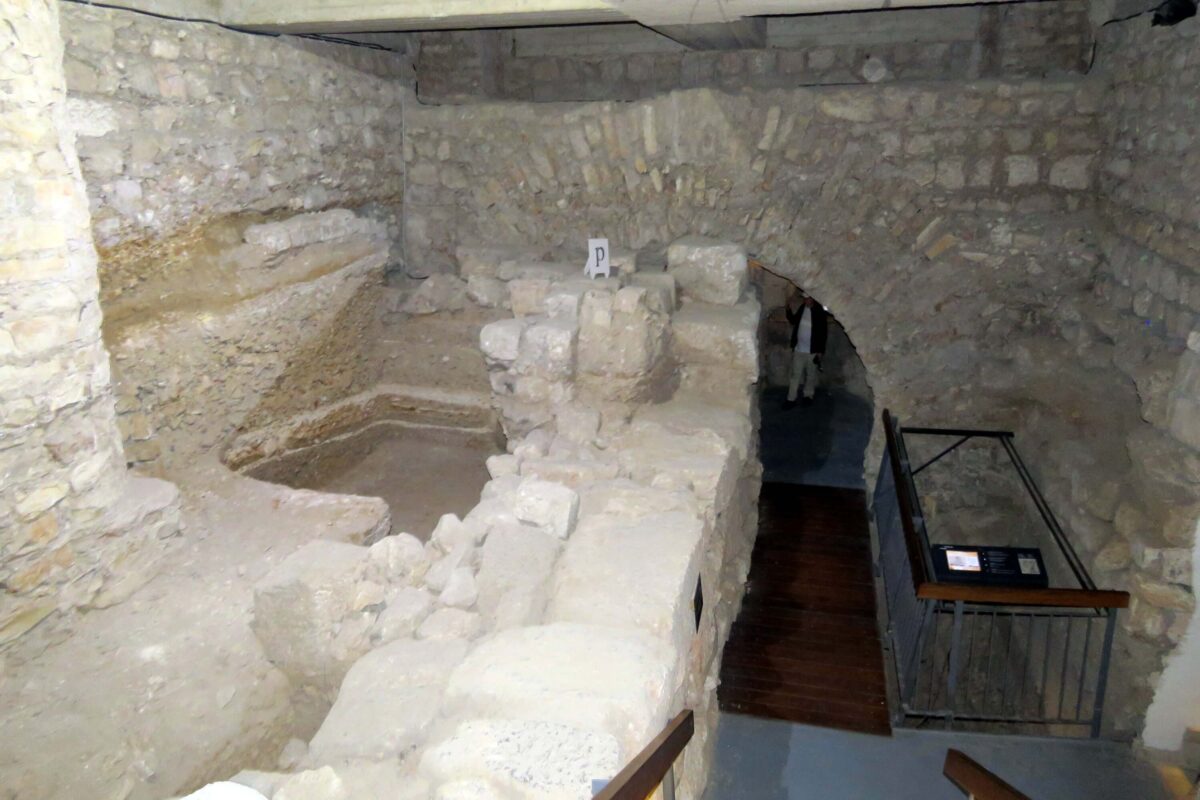 מרחצאות עתיקות