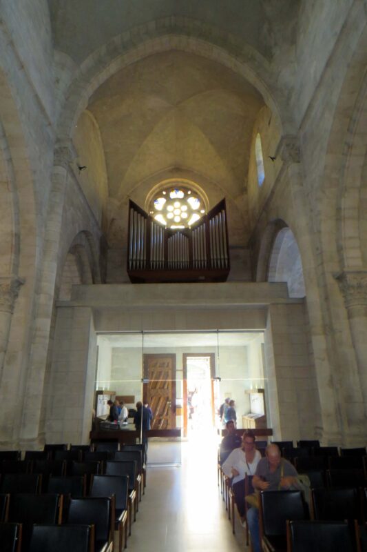 ההיכל החוצה