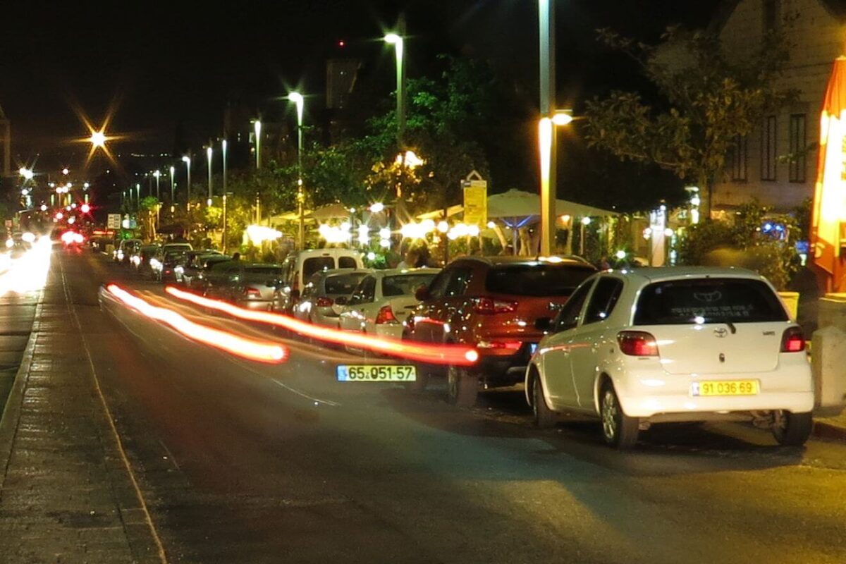 הרכב עף, האורות נמרחו, הלוחית נשארה