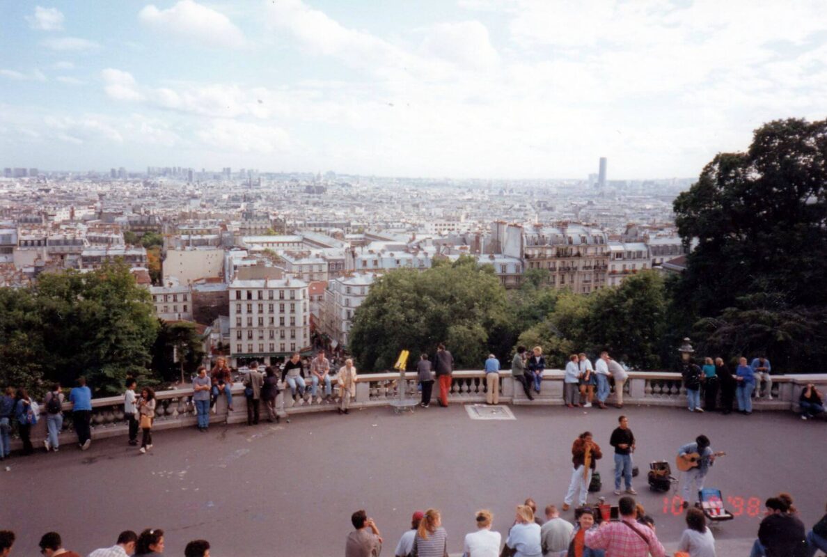 המונפרנס מזדקר בנוף של סקרה-קר