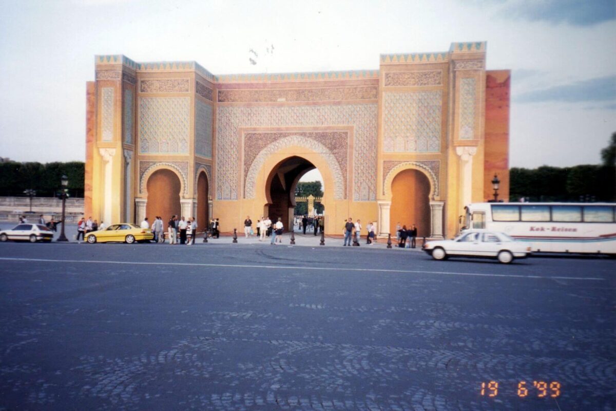 העתק של באב מנצור בככר קונקורד