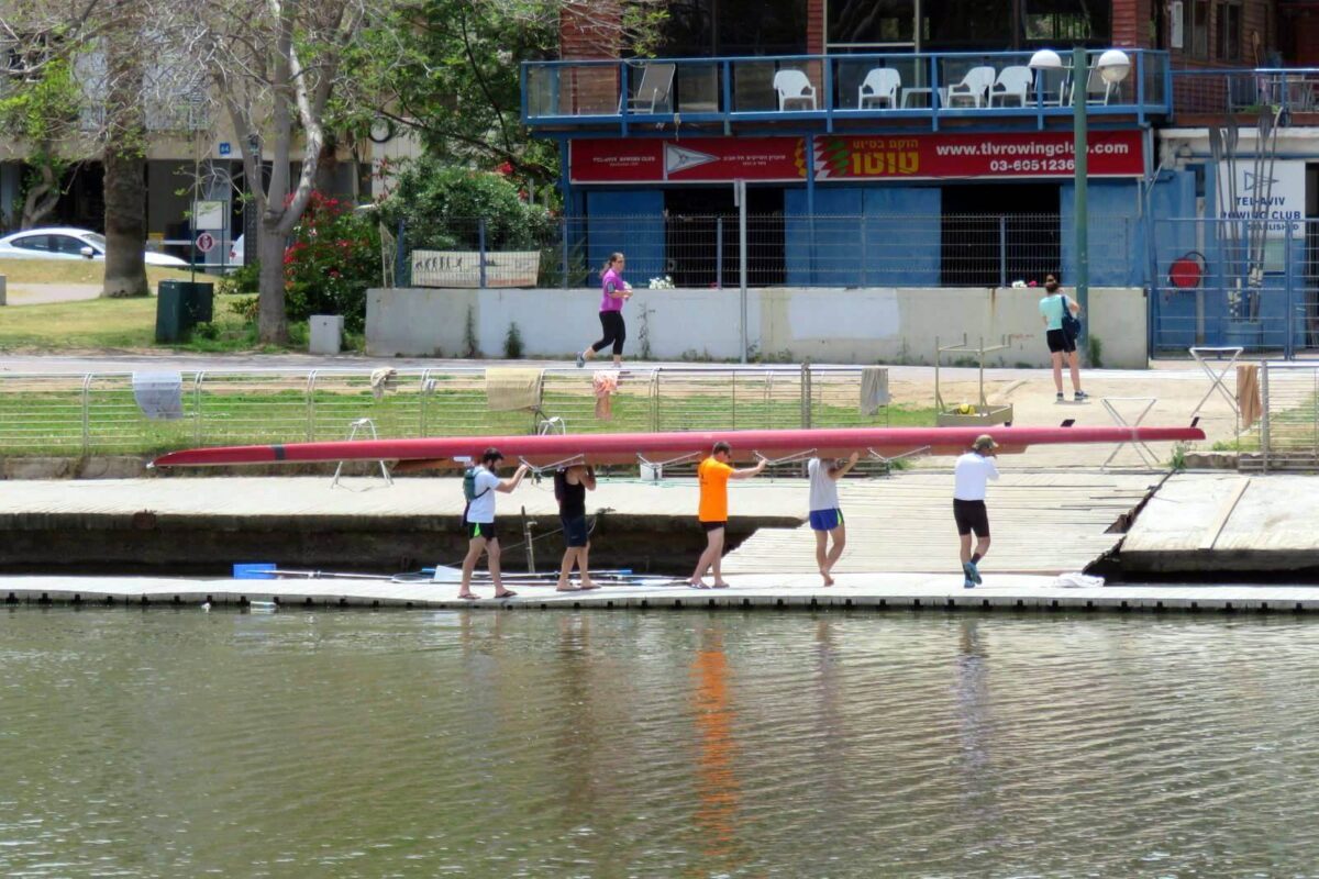 יאללה סיימנו, הביתה