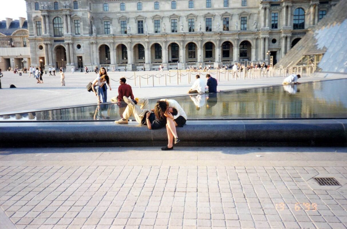 רומנטיקה תרבותית ברחבת הלובר