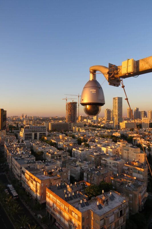 האח הגדול צופה!