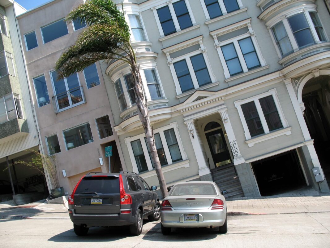 רחוב שטוח, אדריכלות מעניינת