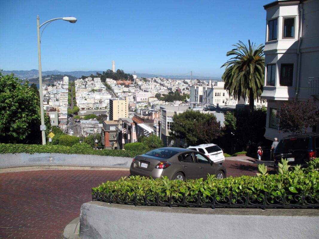 יורדים את רחוב לומברד