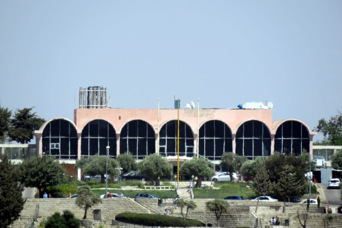 מלון שבע הקשתות