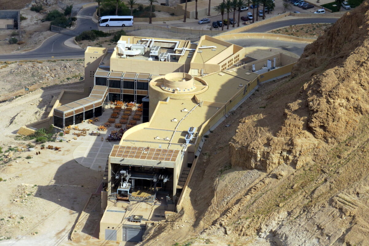 תחתית רכבל וחנות מזכרות