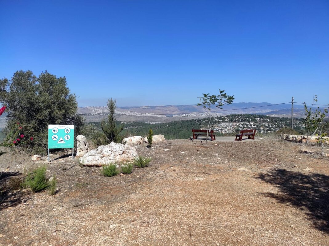 A beautiful and well-kept observation point