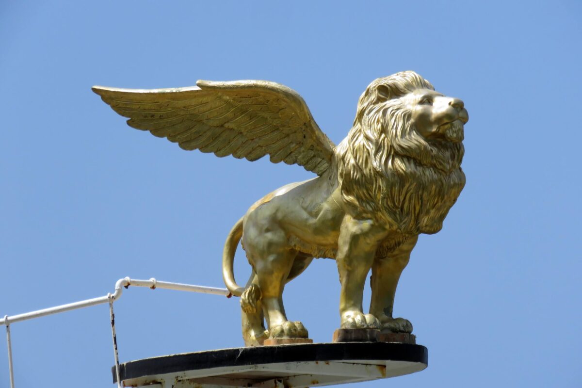 The golden and winged lion