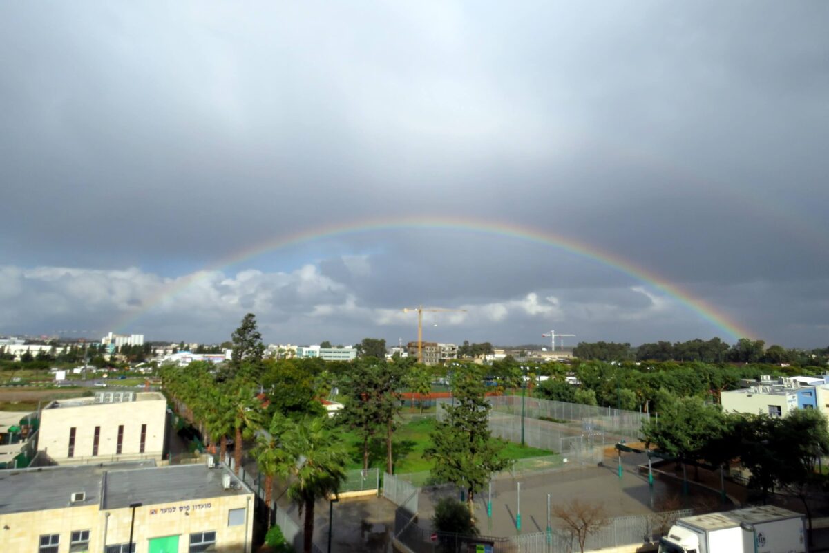 קשת נמוכה מלאה ועוד אחת