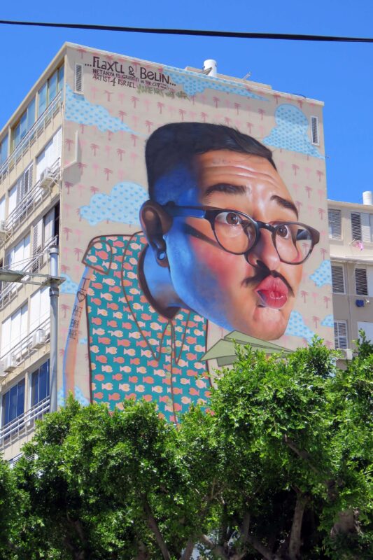 ביקרתי כאן עם בלין ופלאקסטי, אמני גרפיטי בינלאומיים, במסגרת פרוייקט במרכז בנתניה. דומה לי?