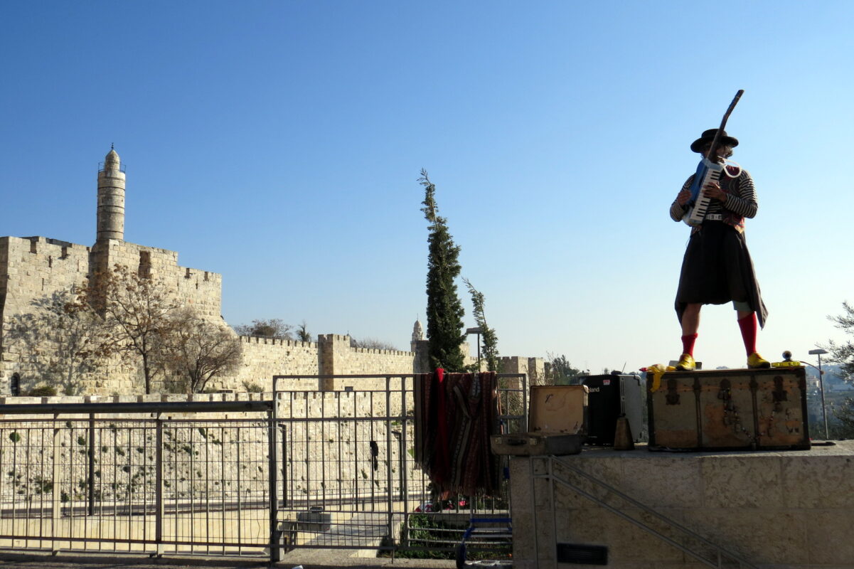 שלושה אמיגוס