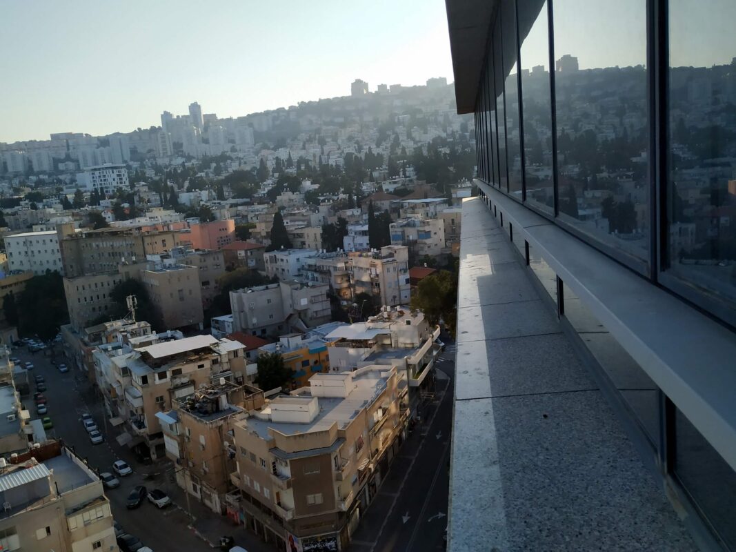 Straight line to the mountain