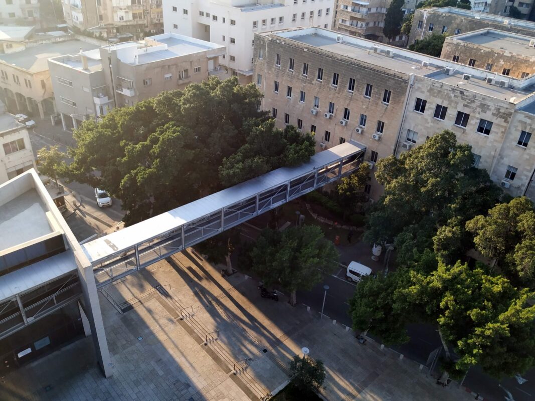 Direct bridge to the mayor