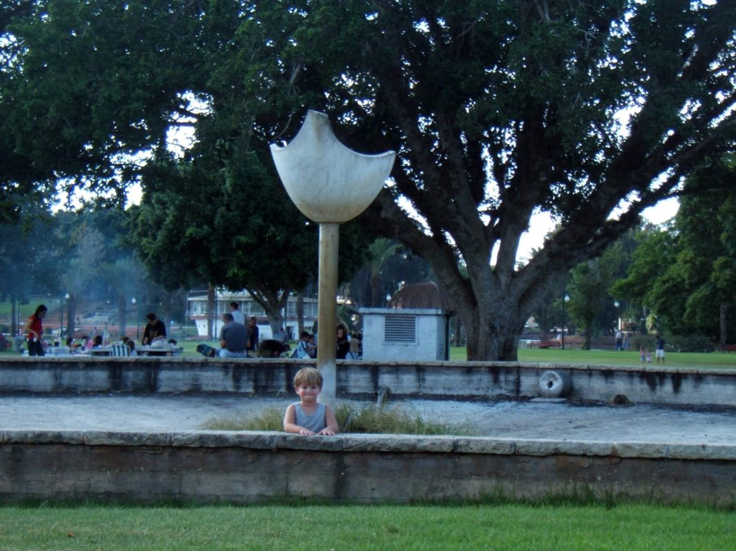 Omer in the dry fountain