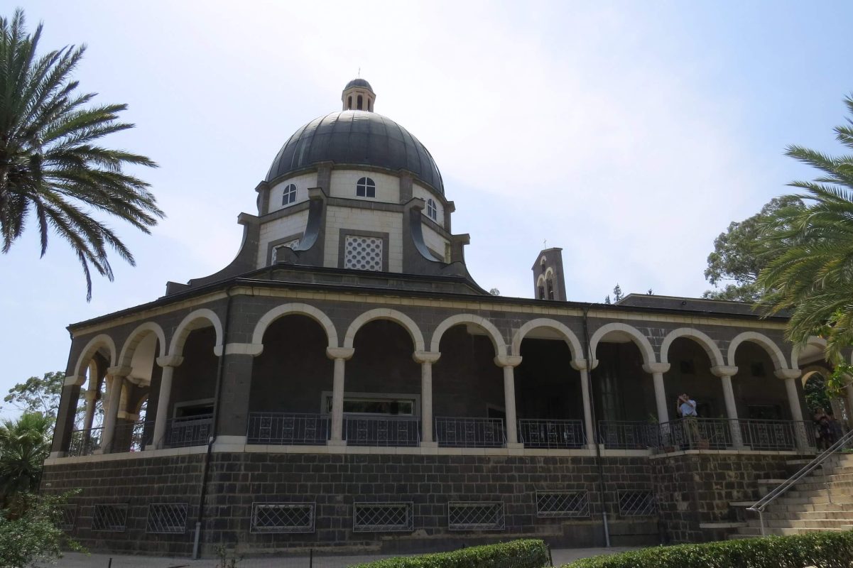 הכנסייה מקרוב