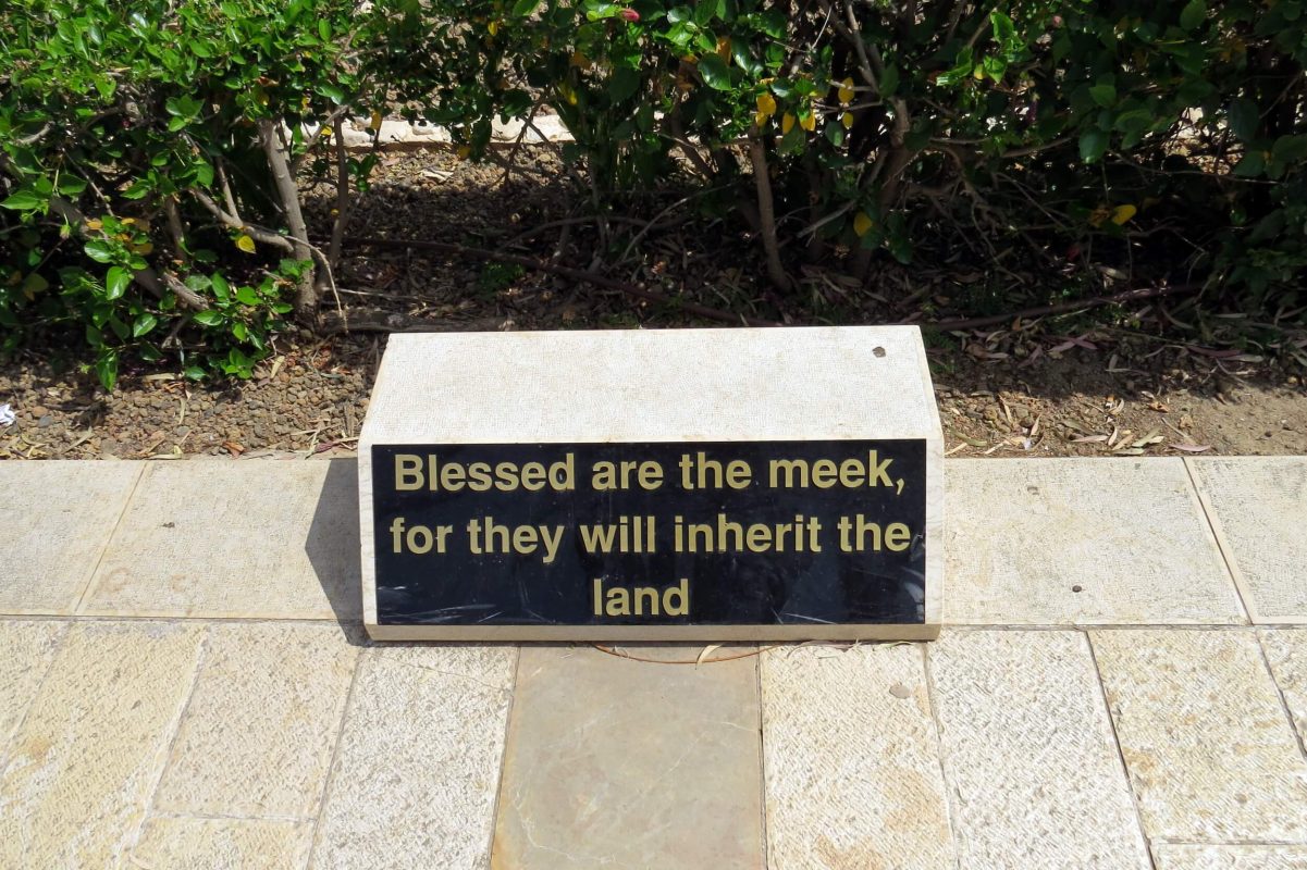 יבורכו הענווים. או היוונים?