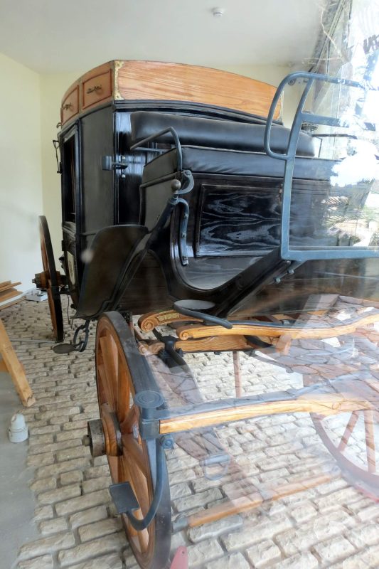 הכרכרה מלפנים