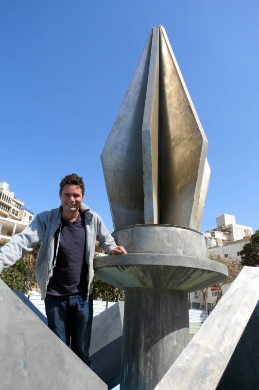 Had Shmueli oversees the transfer of the fountain.