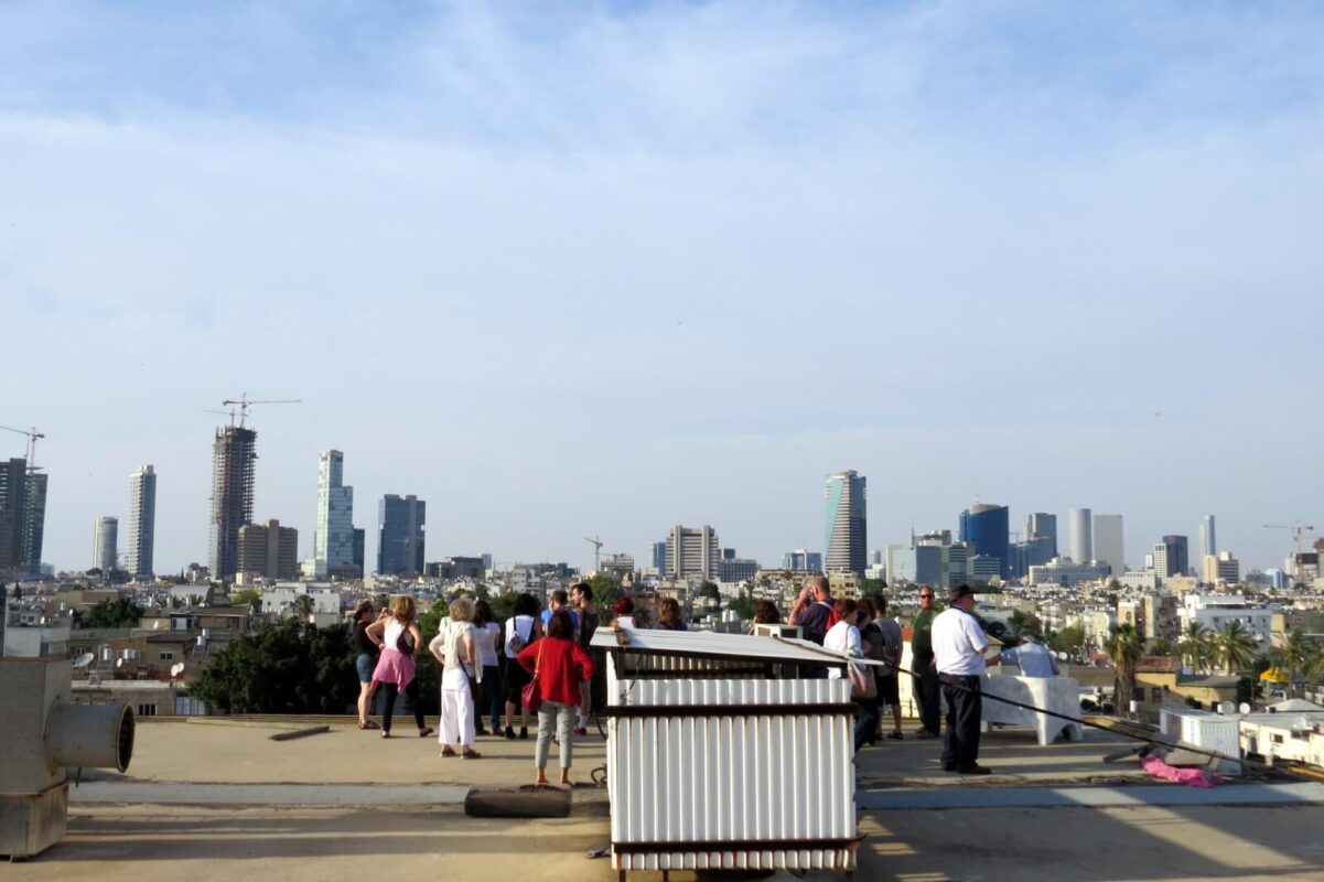 Tour on the roof of Meretz Street