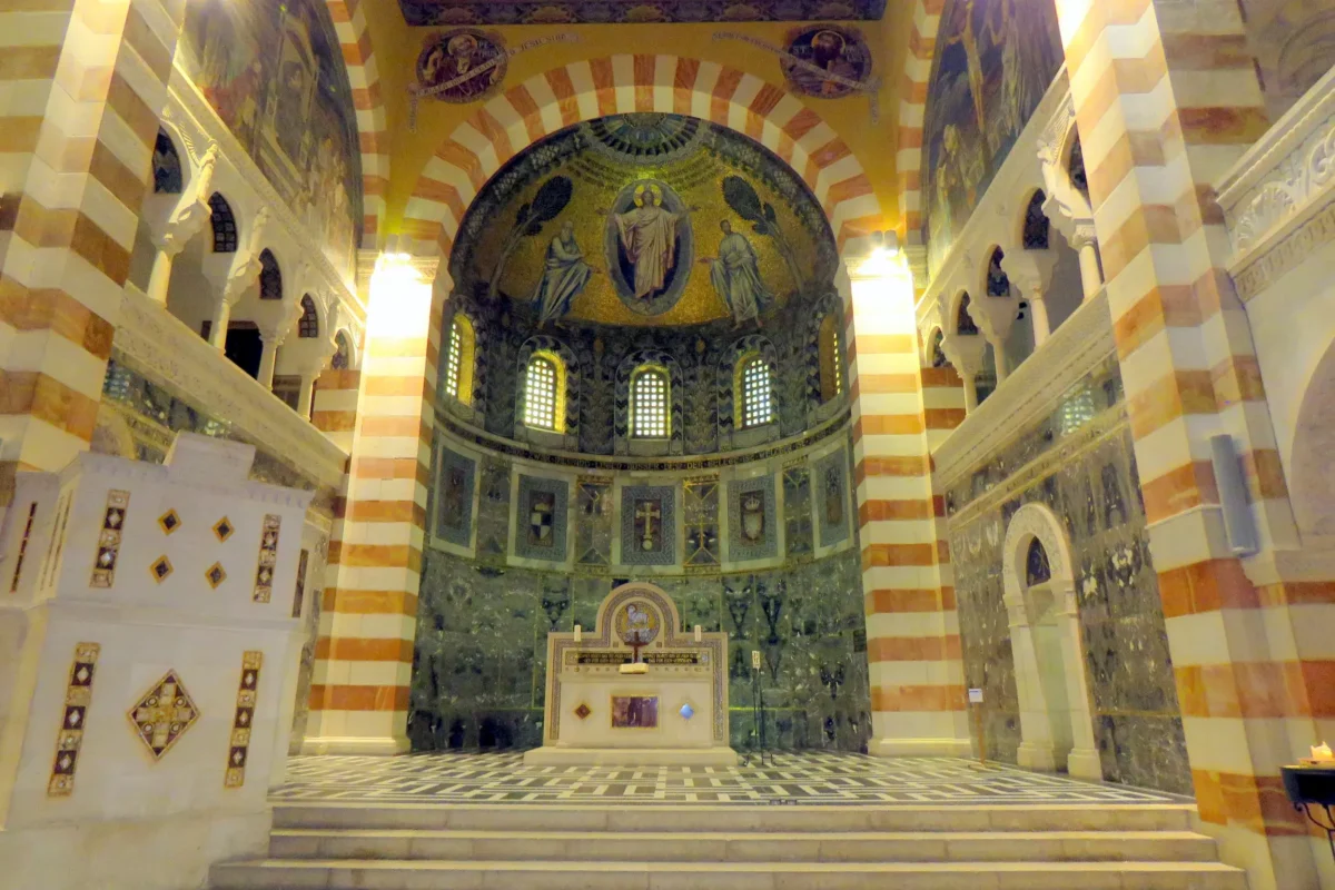 גובה מרשים כרגיל בכנסיות