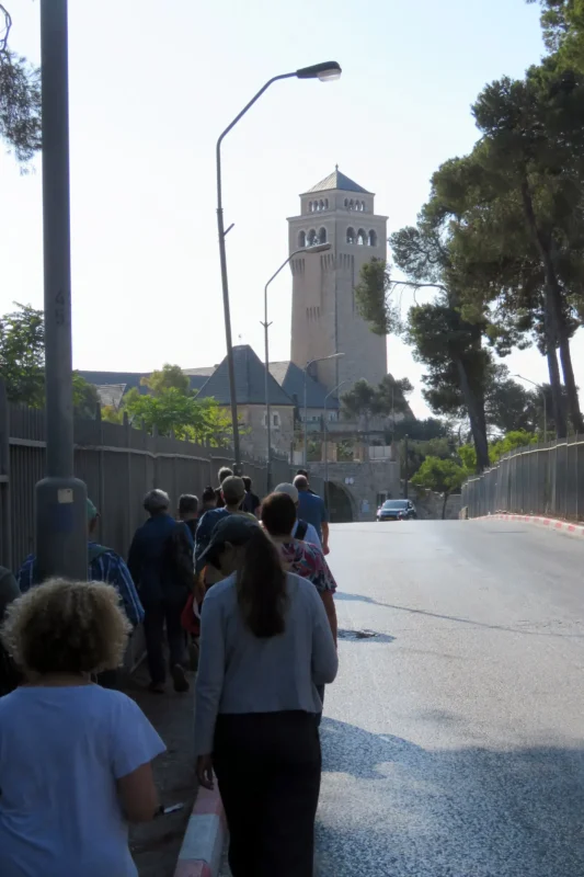 המטיילים בדרך