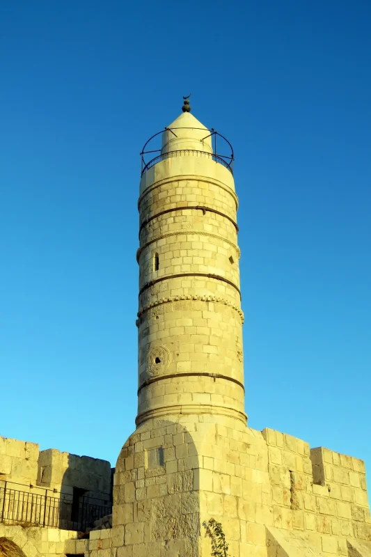 מואר ויפה